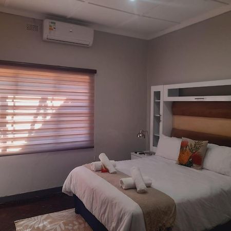 Palm Guesthouse Zeerust Zewnętrze zdjęcie